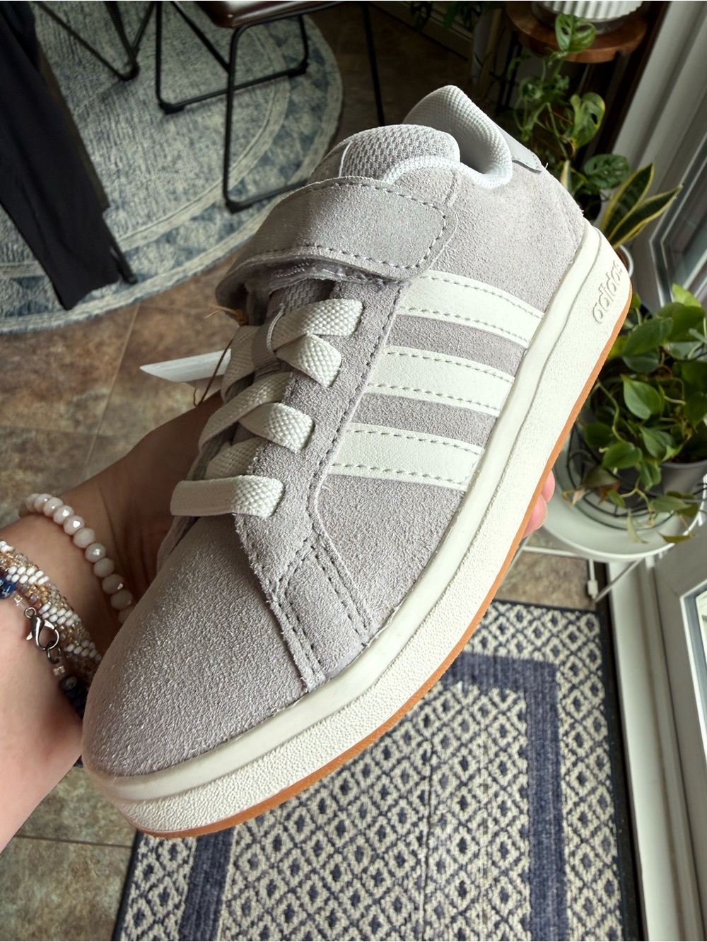 Adidas Grand Court 00s Kids Suede Trainer Light Gray w/ gum sole - kids size 13